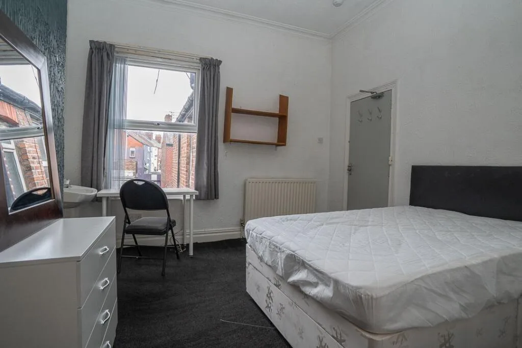 6 bedroom terraced house for rent