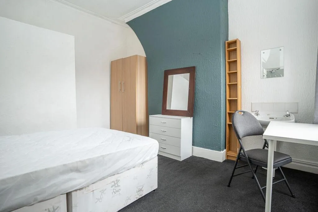 6 bedroom terraced house for rent