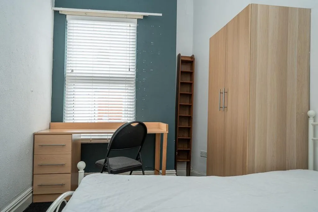 6 bedroom terraced house for rent