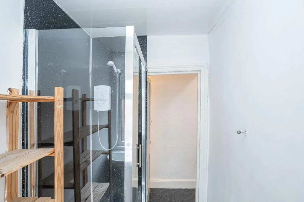 6 bedroom terraced house for rent