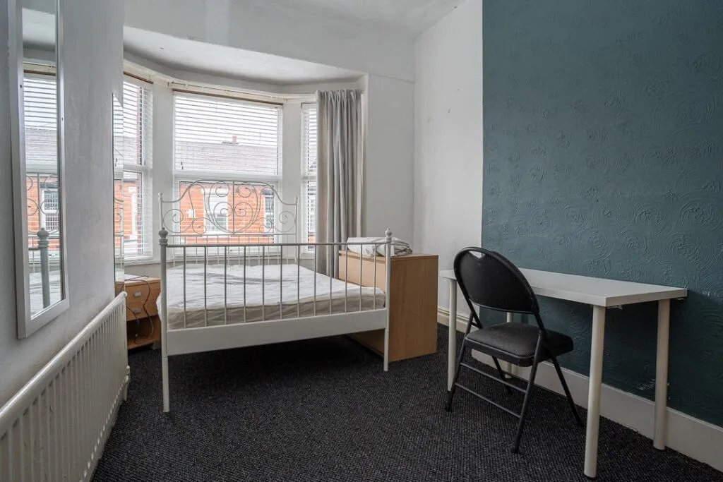 6 bedroom terraced house for rent