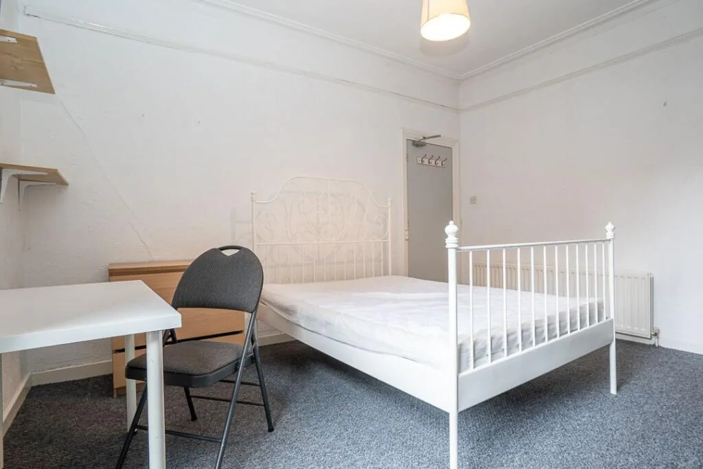 6 bedroom terraced house for rent
