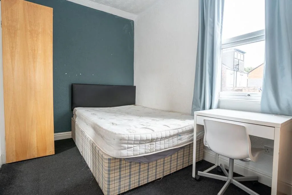 6 bedroom terraced house for rent