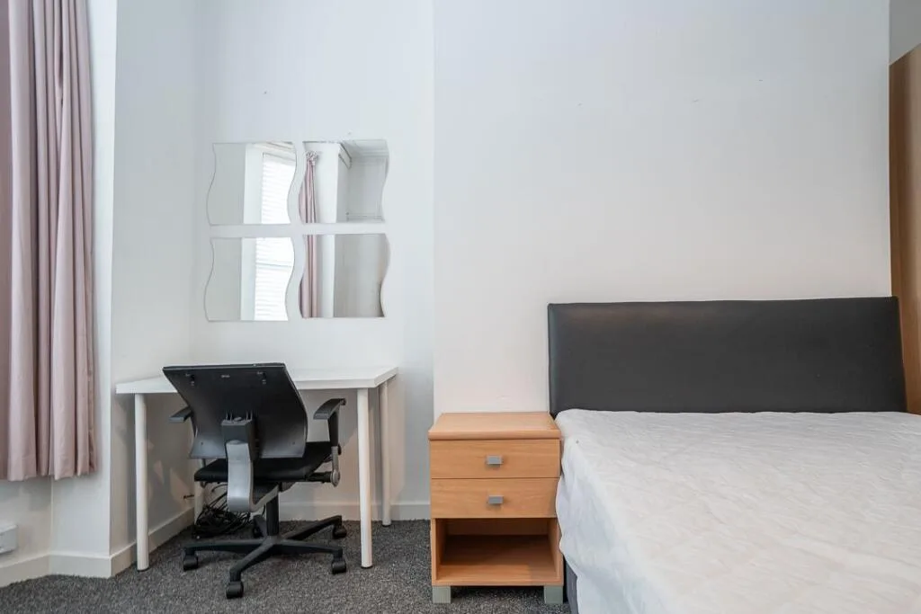 6 bedroom terraced house for rent
