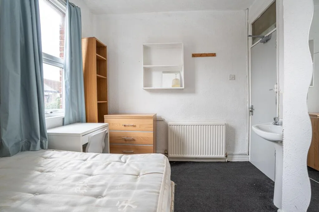 6 bedroom terraced house for rent