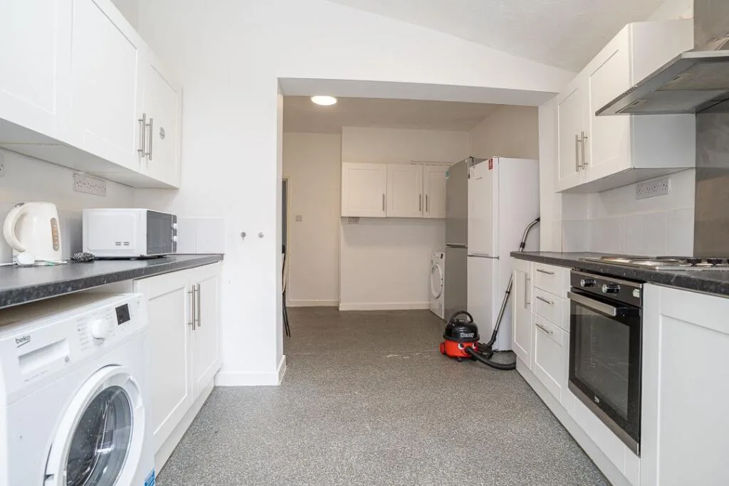 6 bedroom terraced house for rent