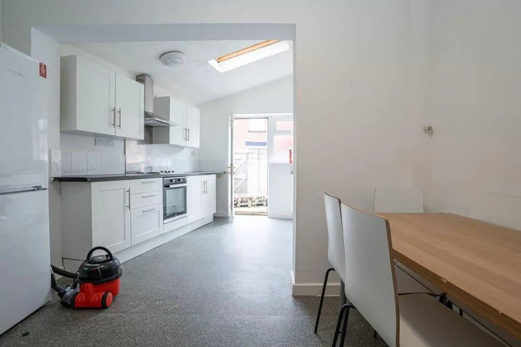 6 bedroom terraced house for rent