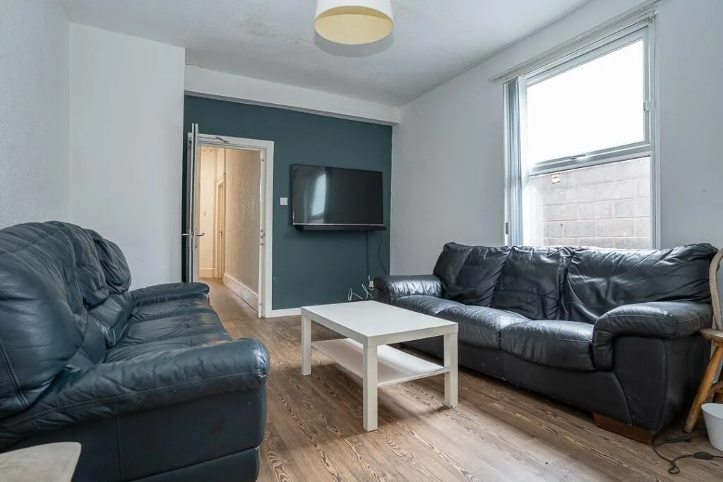 6 bedroom terraced house for rent