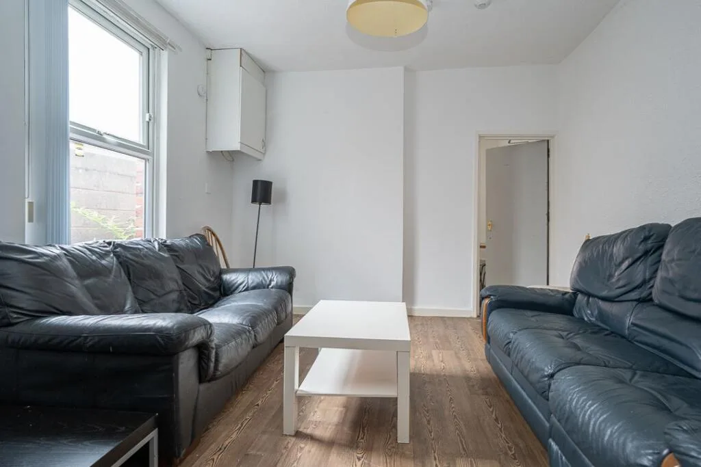 6 bedroom terraced house for rent