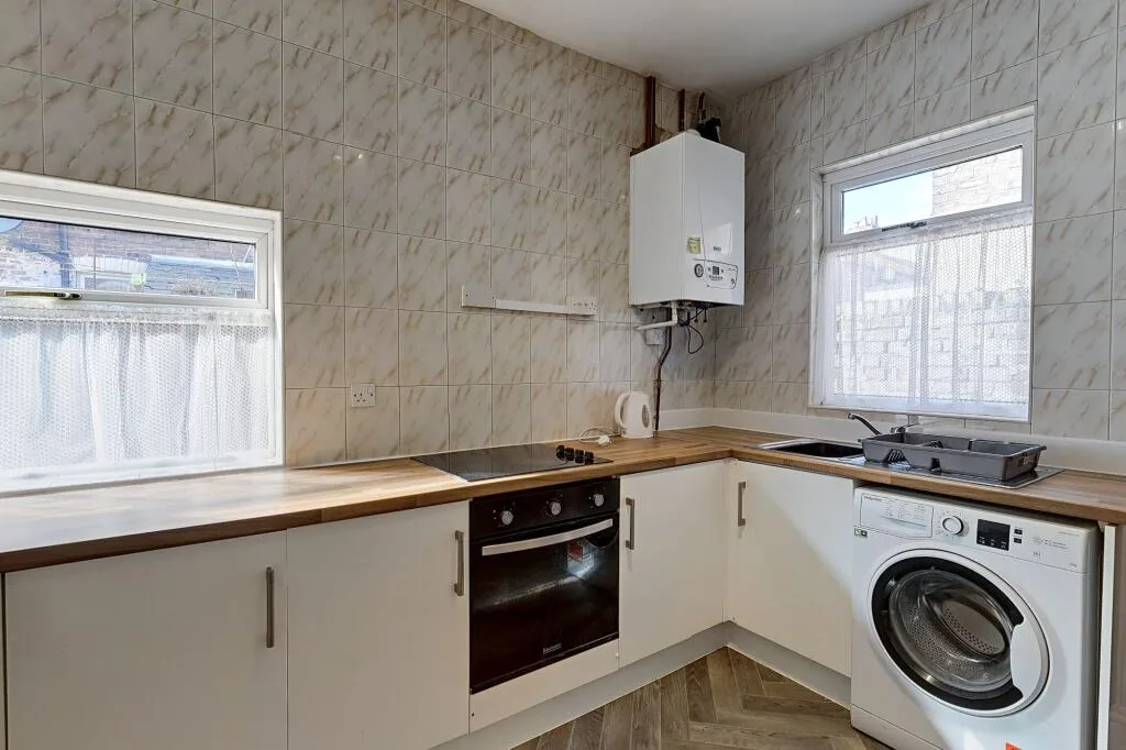 5 bedroom terraced house for rent