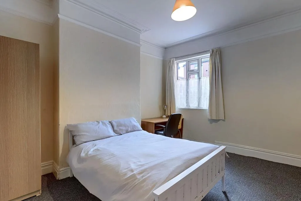 5 bedroom terraced house for rent
