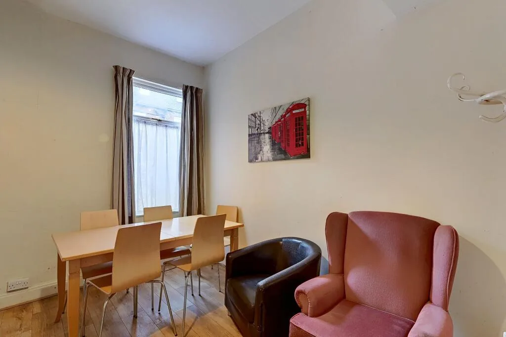 5 bedroom terraced house for rent