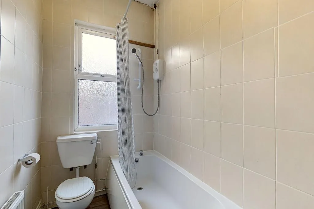 5 bedroom terraced house for rent