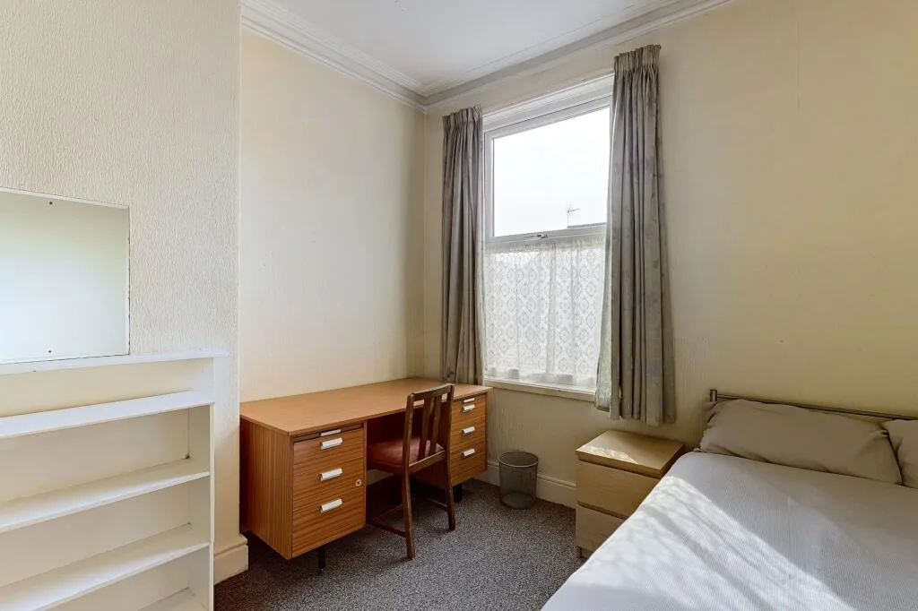 5 bedroom terraced house for rent
