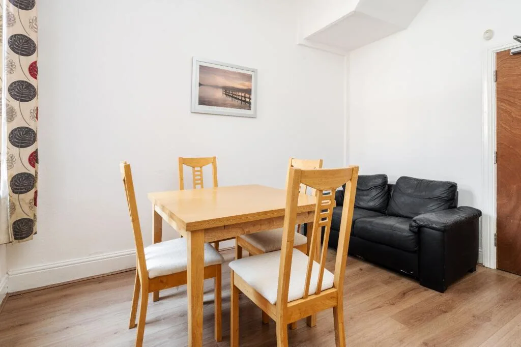 5 bedroom terraced house for rent