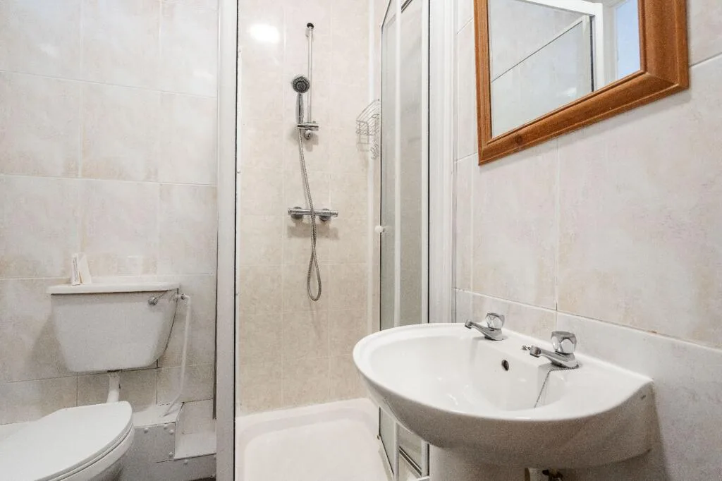 5 bedroom terraced house for rent