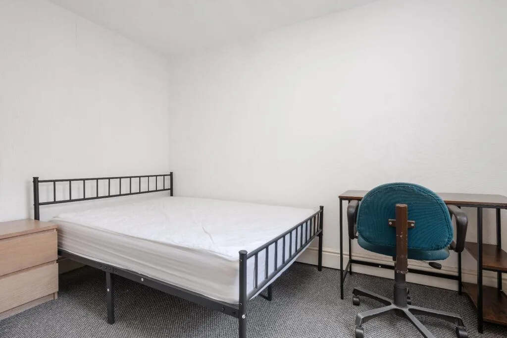 5 bedroom terraced house for rent