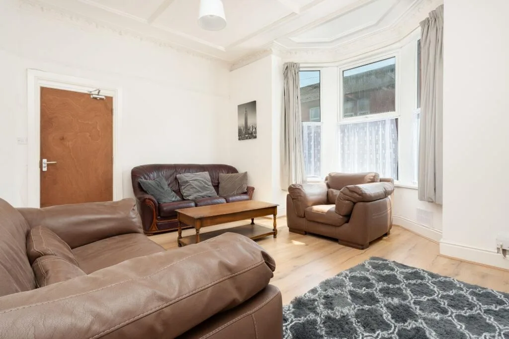 5 bedroom terraced house for rent