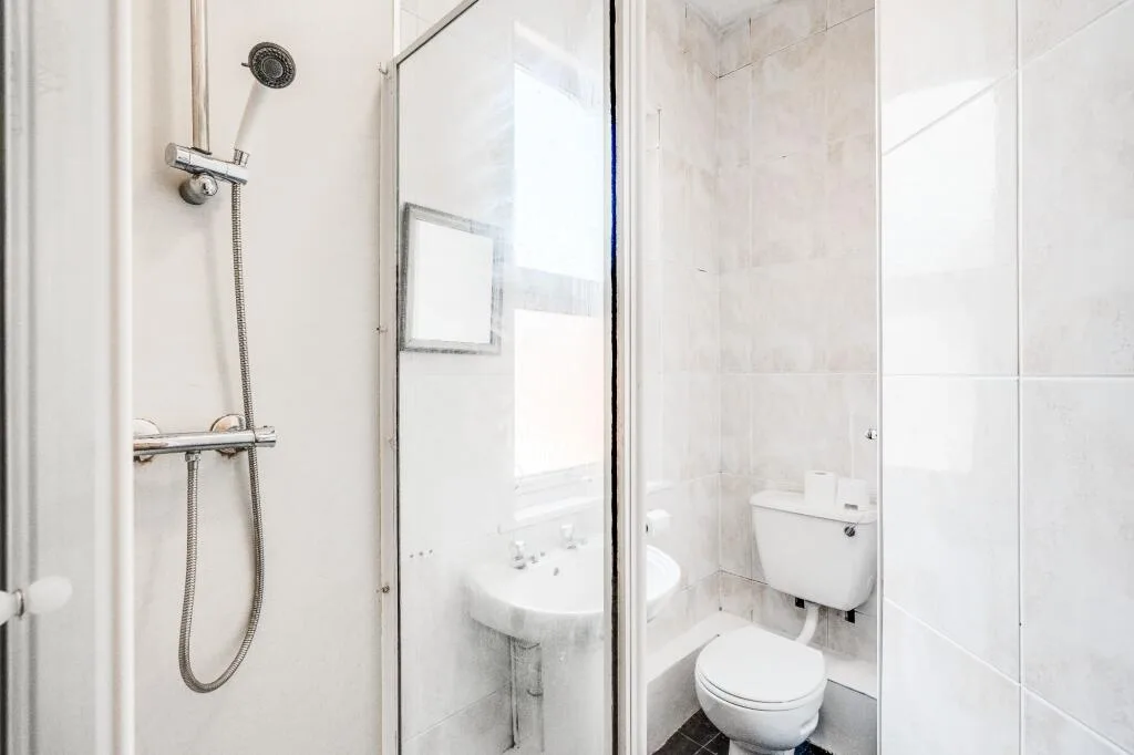 5 bedroom terraced house for rent