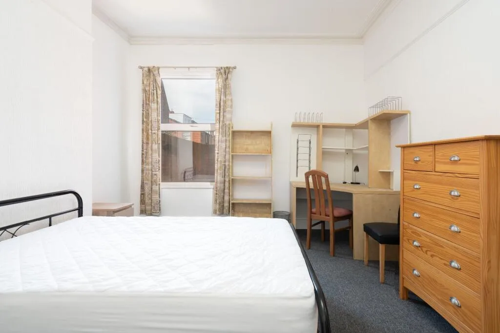 5 bedroom terraced house for rent