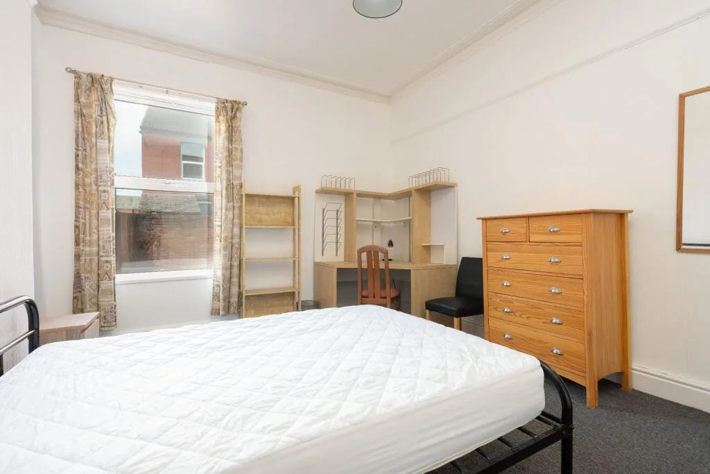 5 bedroom terraced house for rent