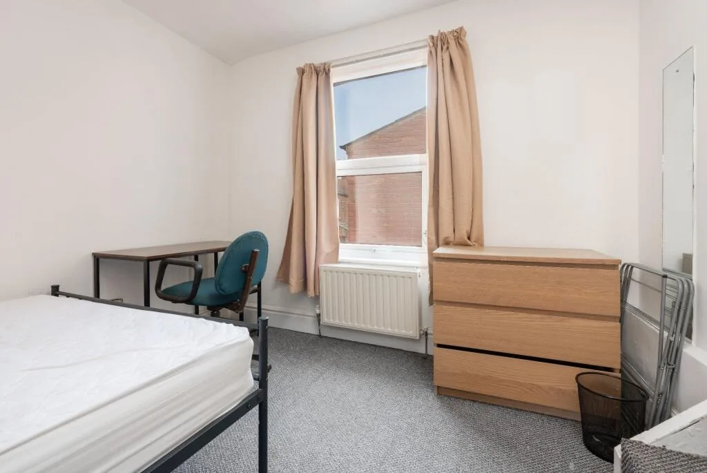 5 bedroom terraced house for rent