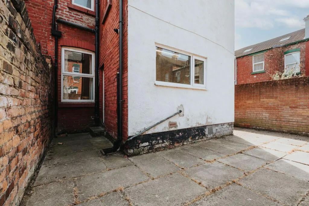 5 bedroom terraced house for rent