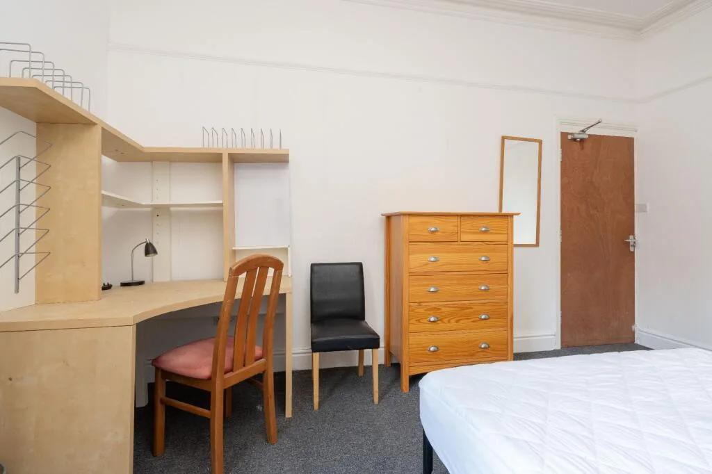 5 bedroom terraced house for rent