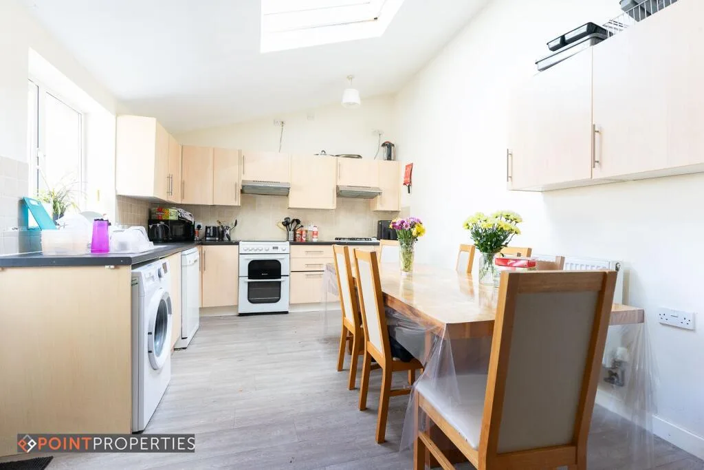 6 bedroom terraced house for rent