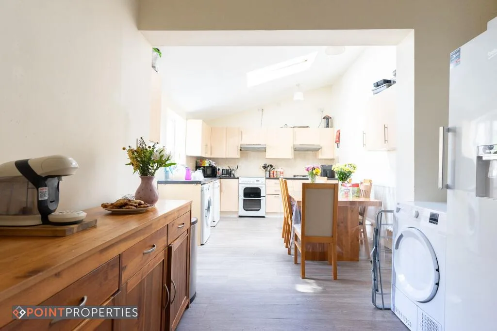 6 bedroom terraced house for rent