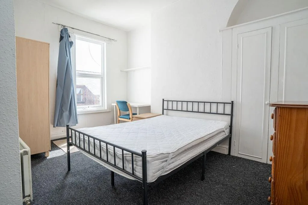6 bedroom terraced house for rent