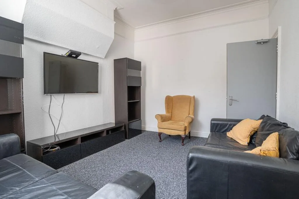 6 bedroom terraced house for rent