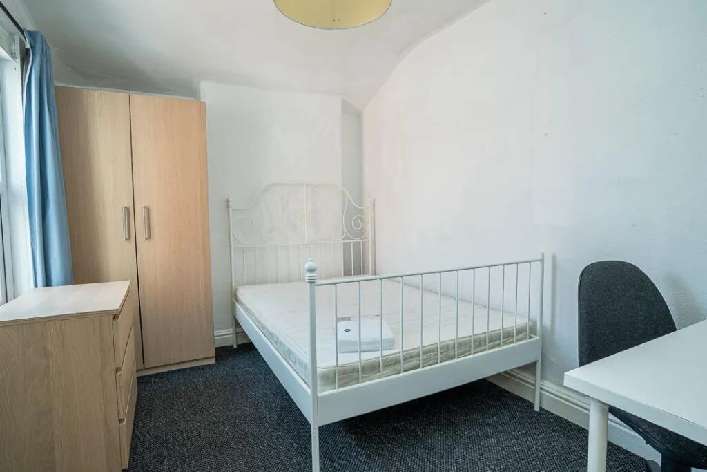 6 bedroom terraced house for rent