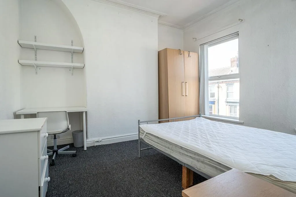 6 bedroom terraced house for rent