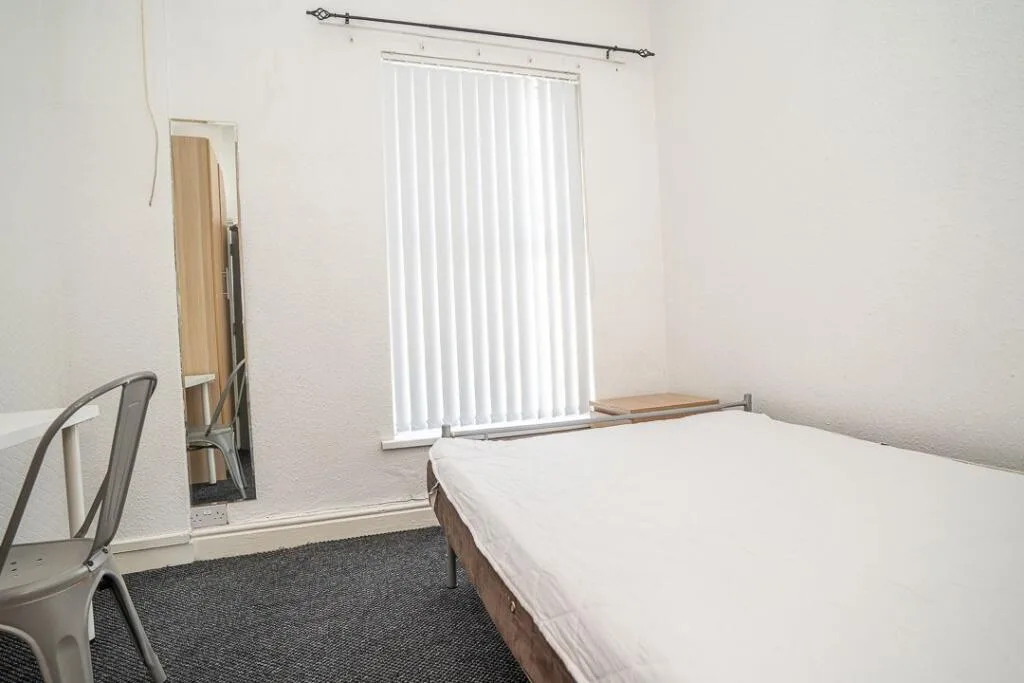 6 bedroom terraced house for rent