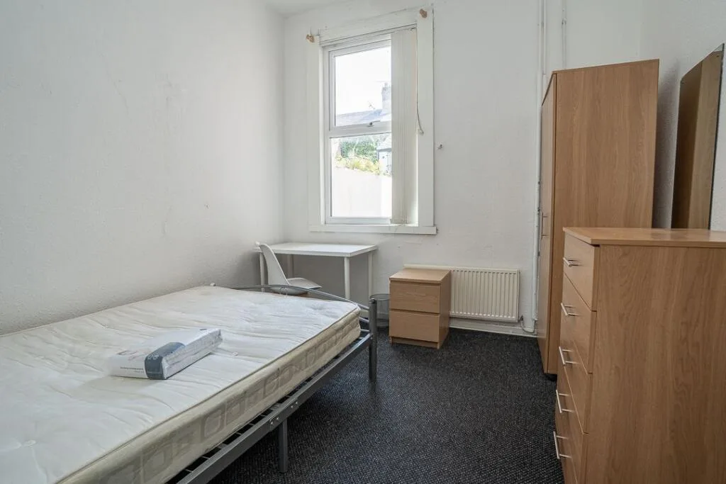 6 bedroom terraced house for rent