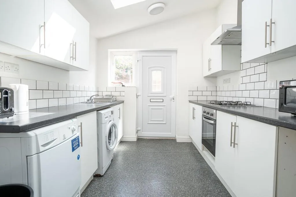 6 bedroom terraced house for rent