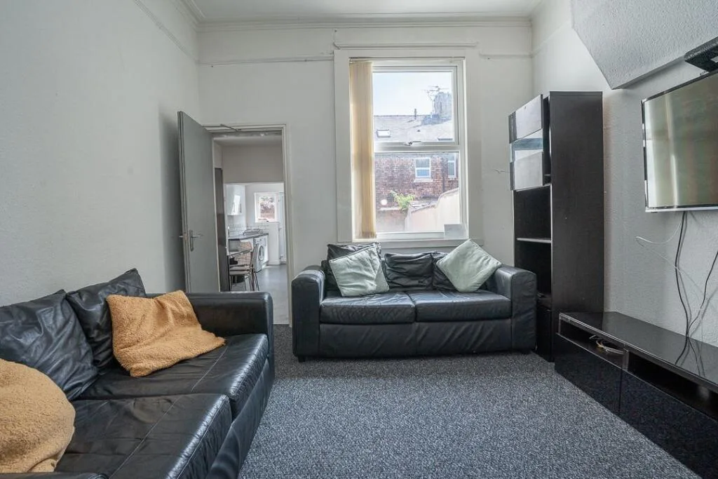 6 bedroom terraced house for rent