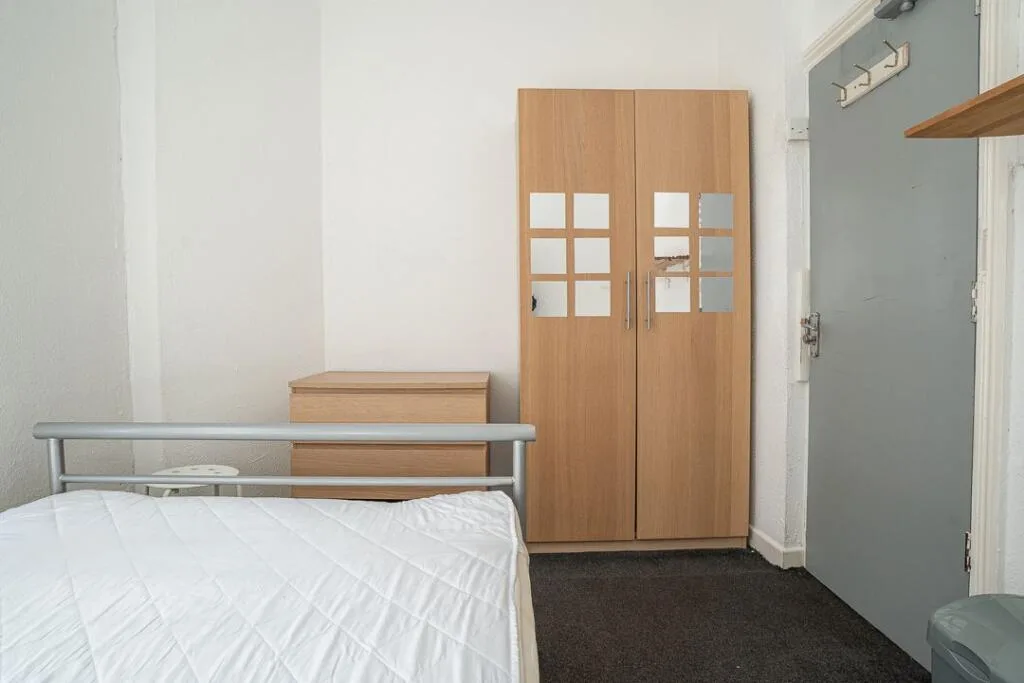 6 bedroom terraced house for rent