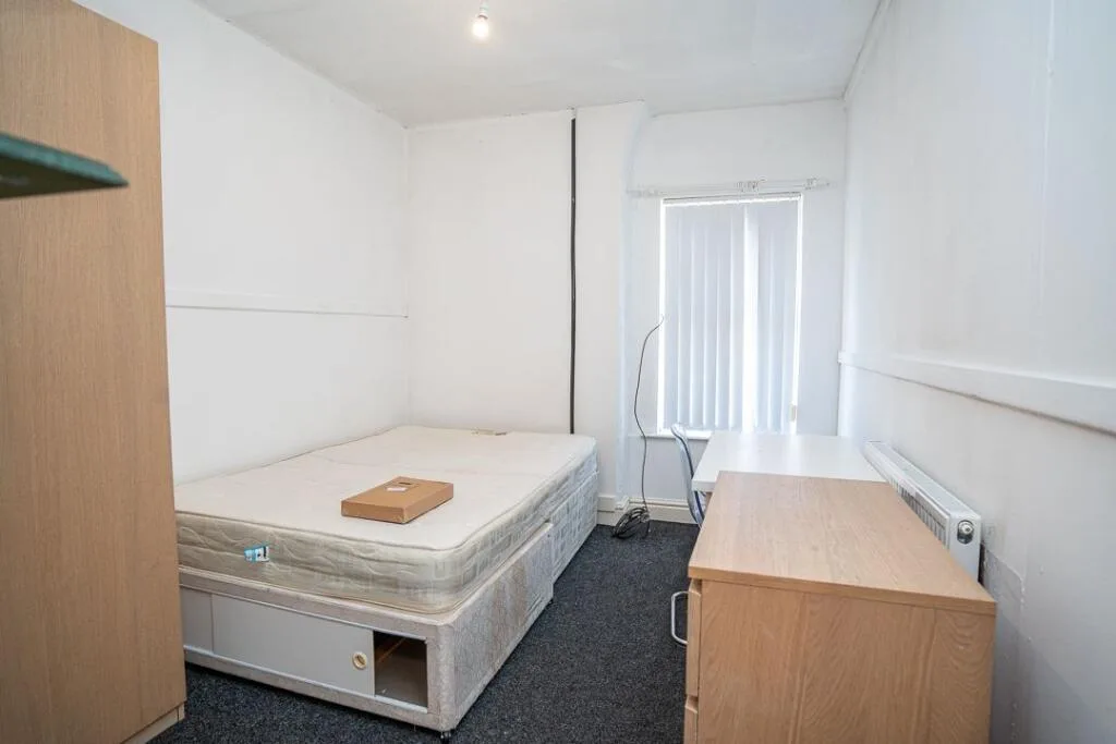 6 bedroom terraced house for rent
