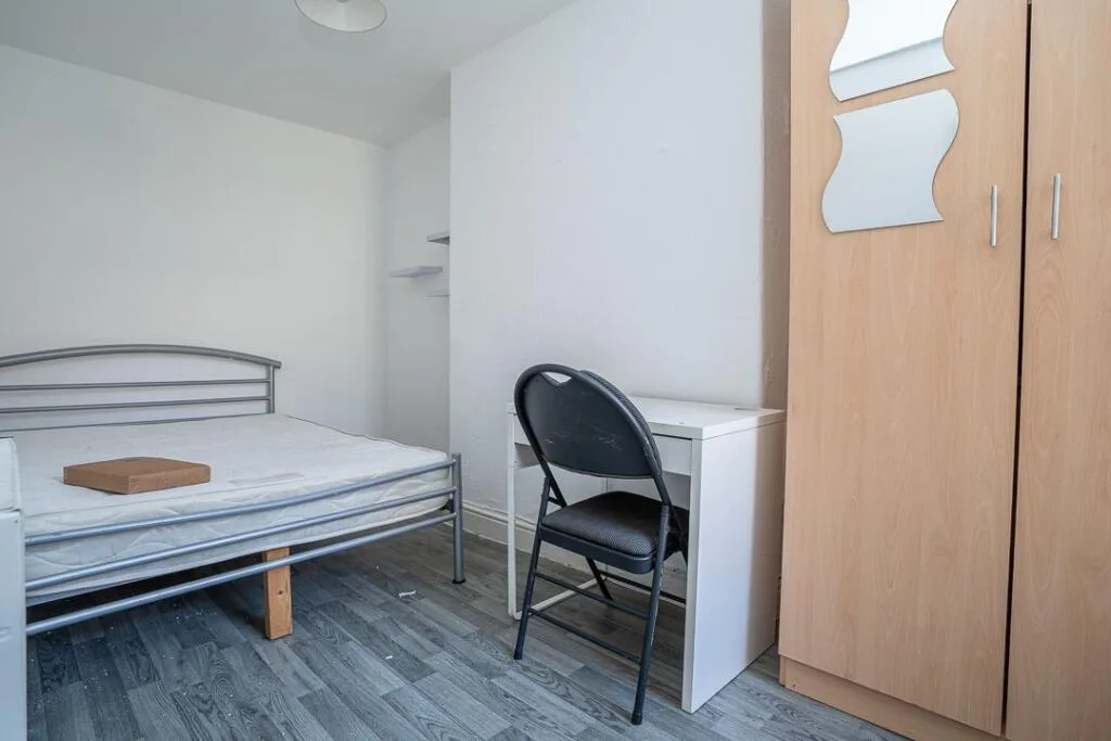 6 bedroom terraced house for rent