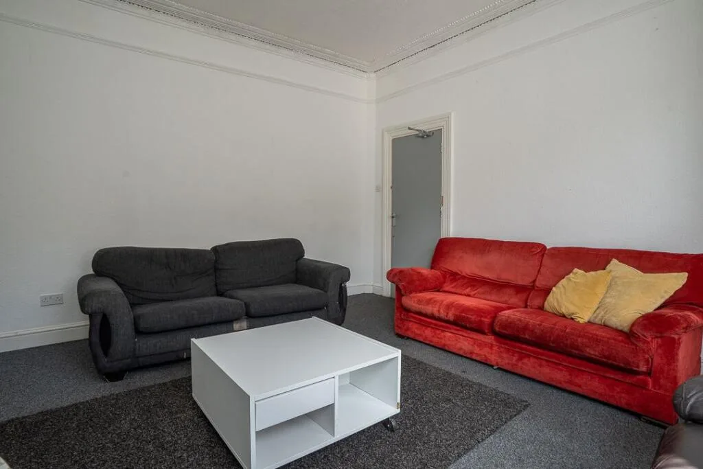 6 bedroom terraced house for rent