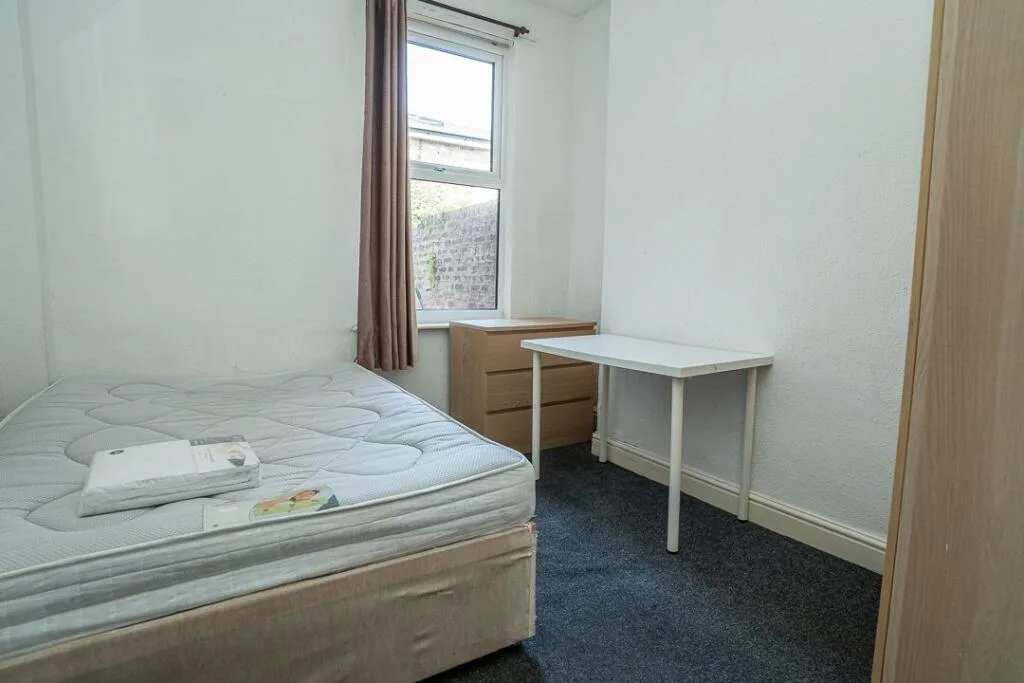 6 bedroom terraced house for rent