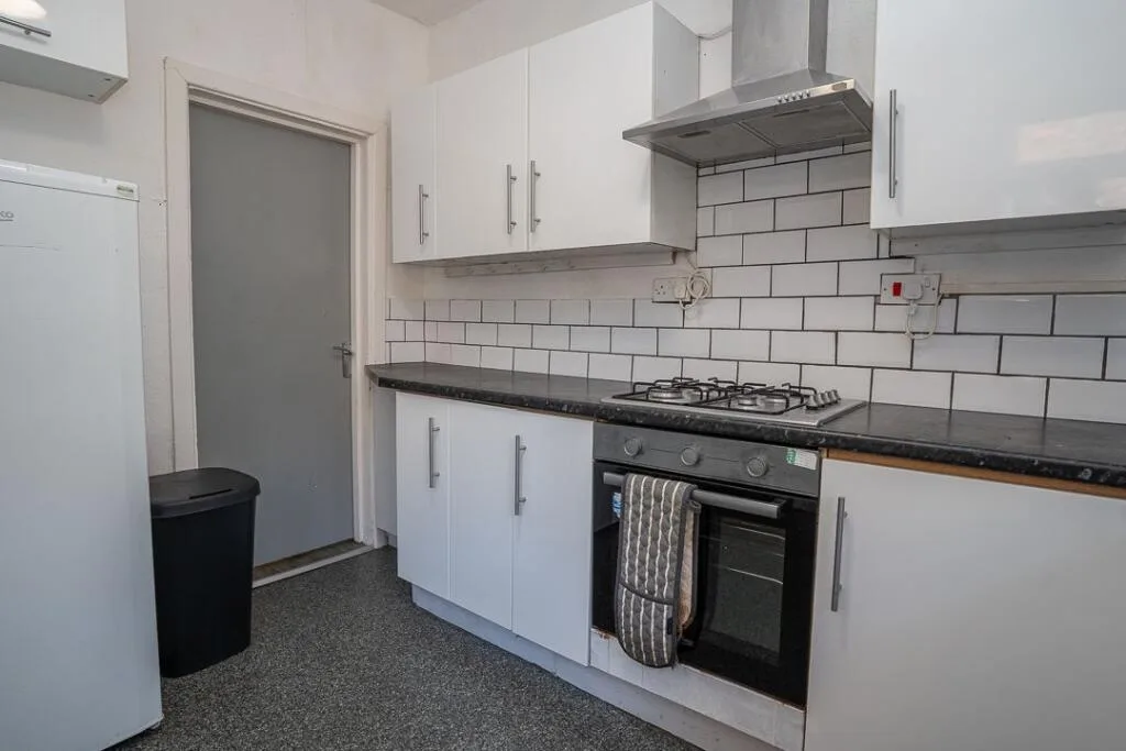 6 bedroom terraced house for rent