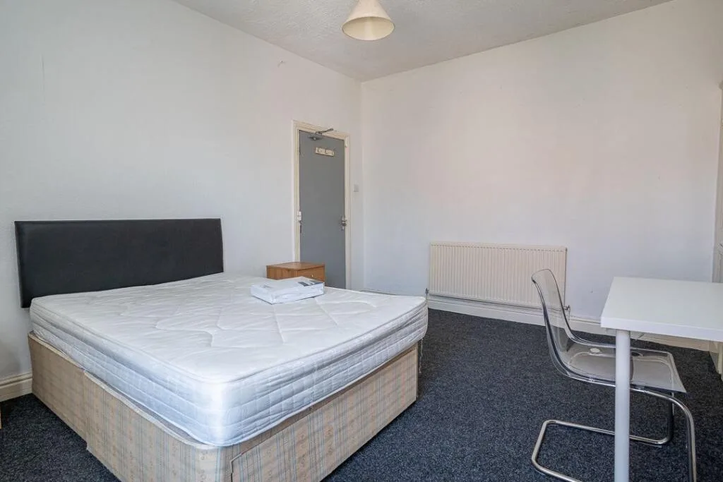 6 bedroom terraced house for rent