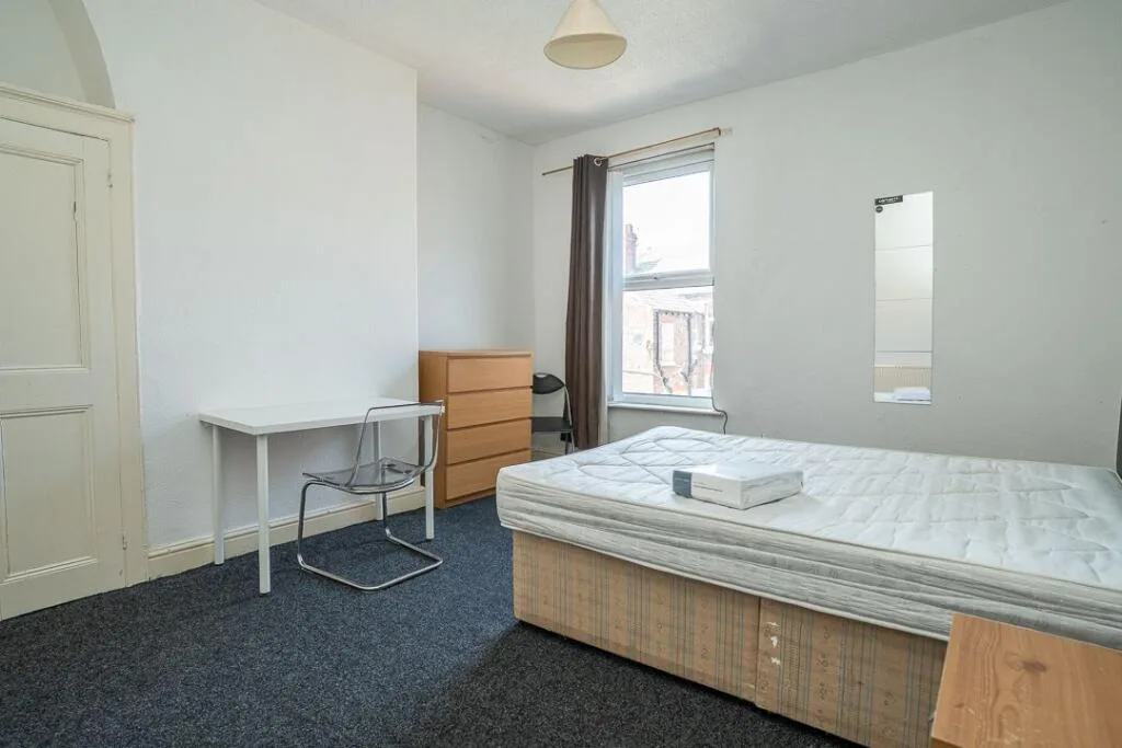 6 bedroom terraced house for rent