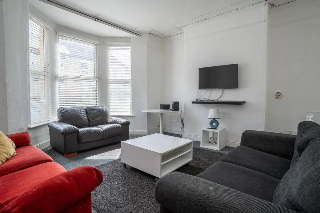 6 bedroom terraced house for rent