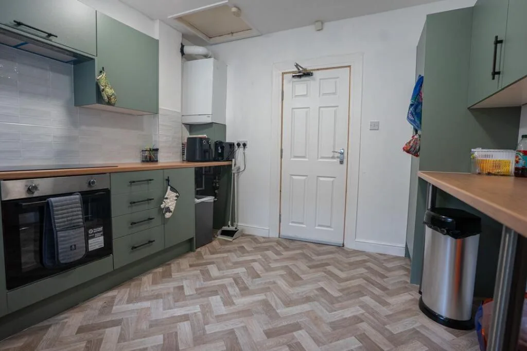 7 bedroom detached house for rent