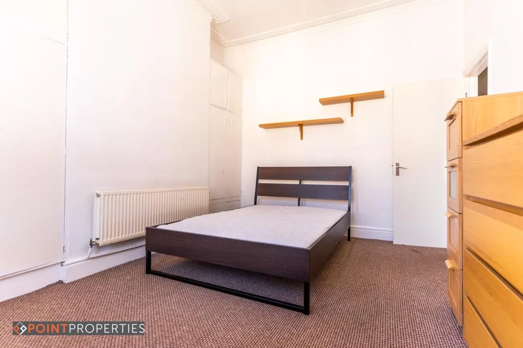 5 bedroom terraced house for rent