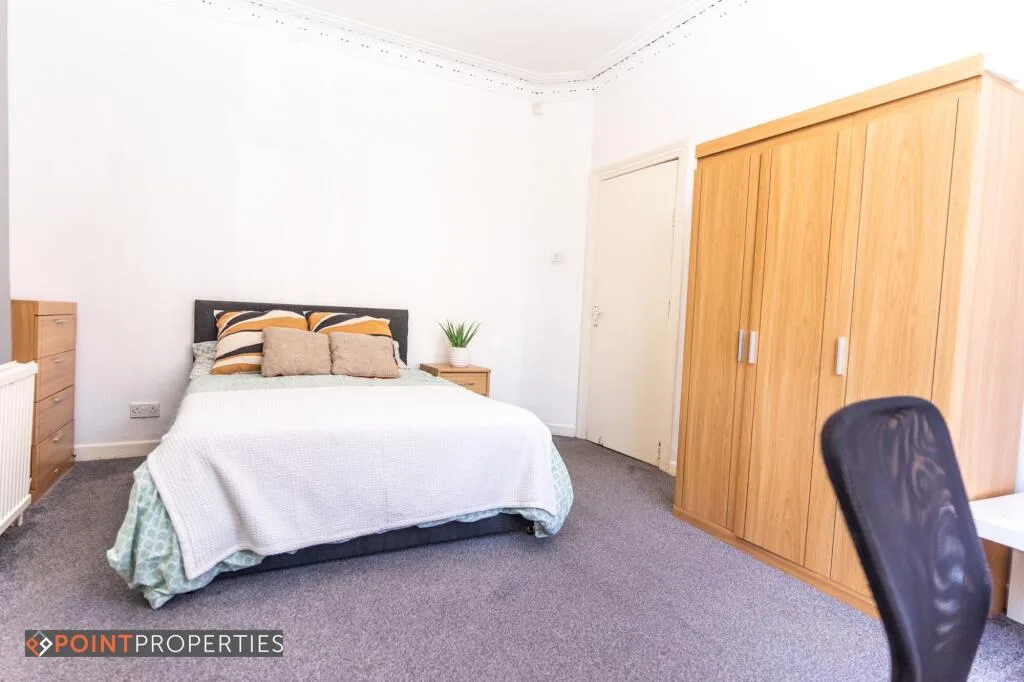 5 bedroom terraced house for rent